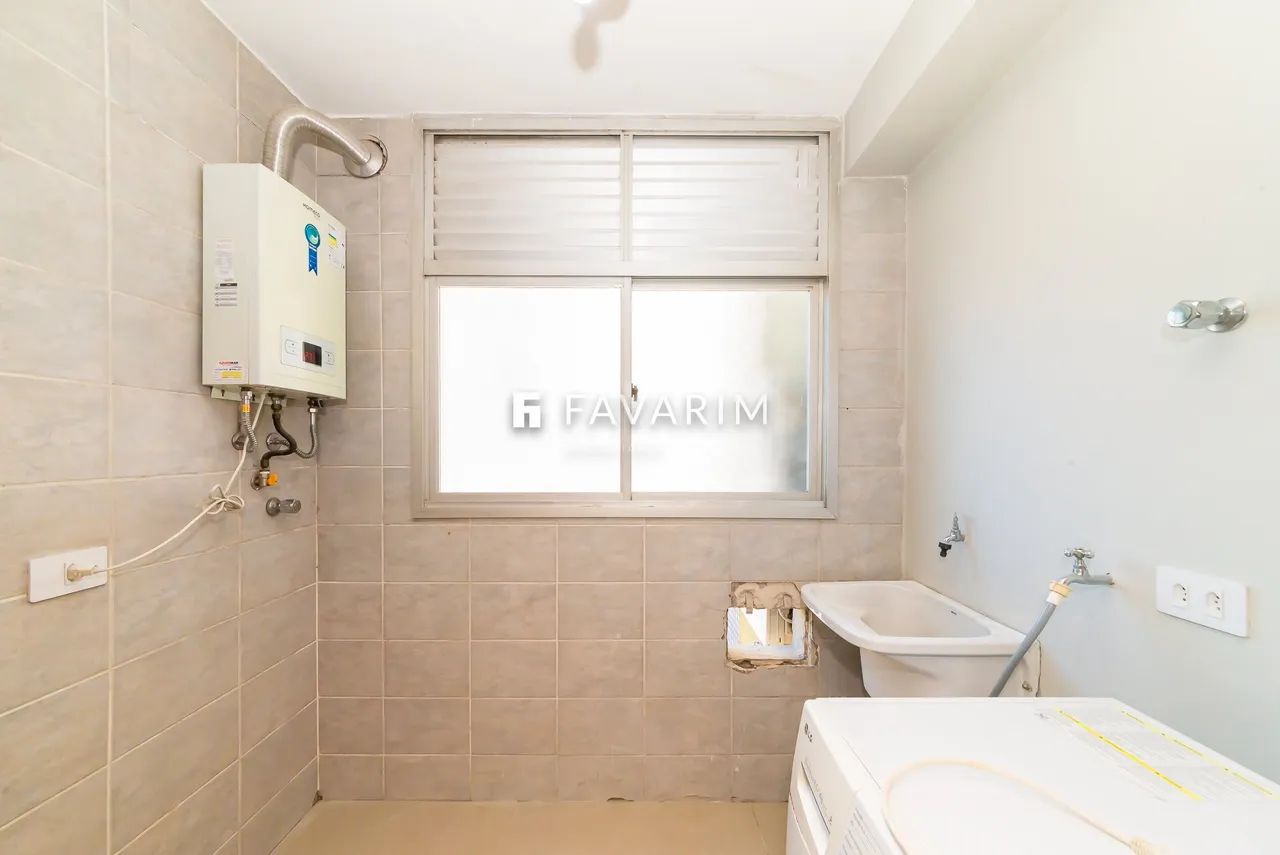 2-bedroom apartment with balcony and laundry area — photo 20