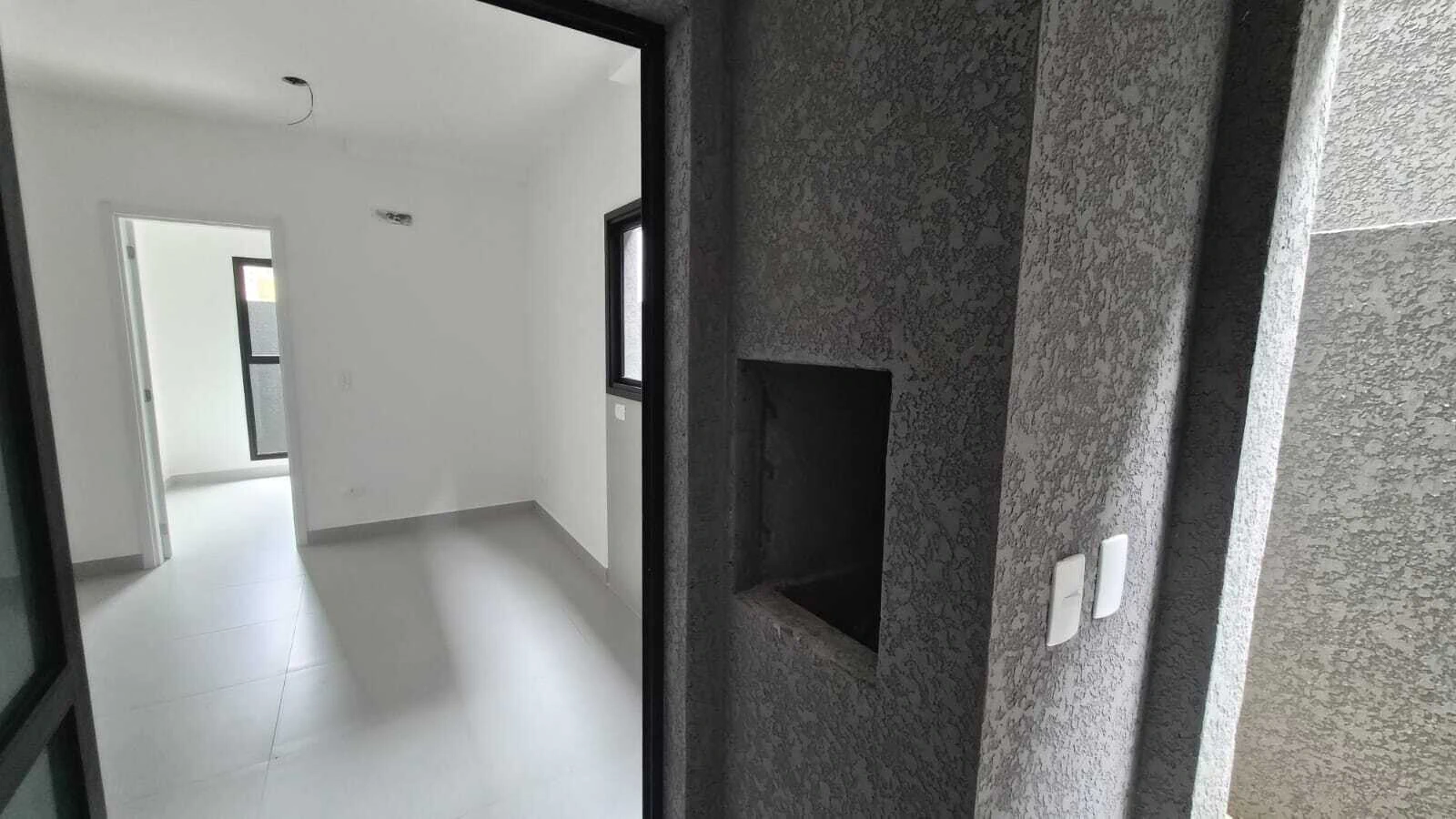 One-bedroom apartment in a building with a coworking space — photo 10