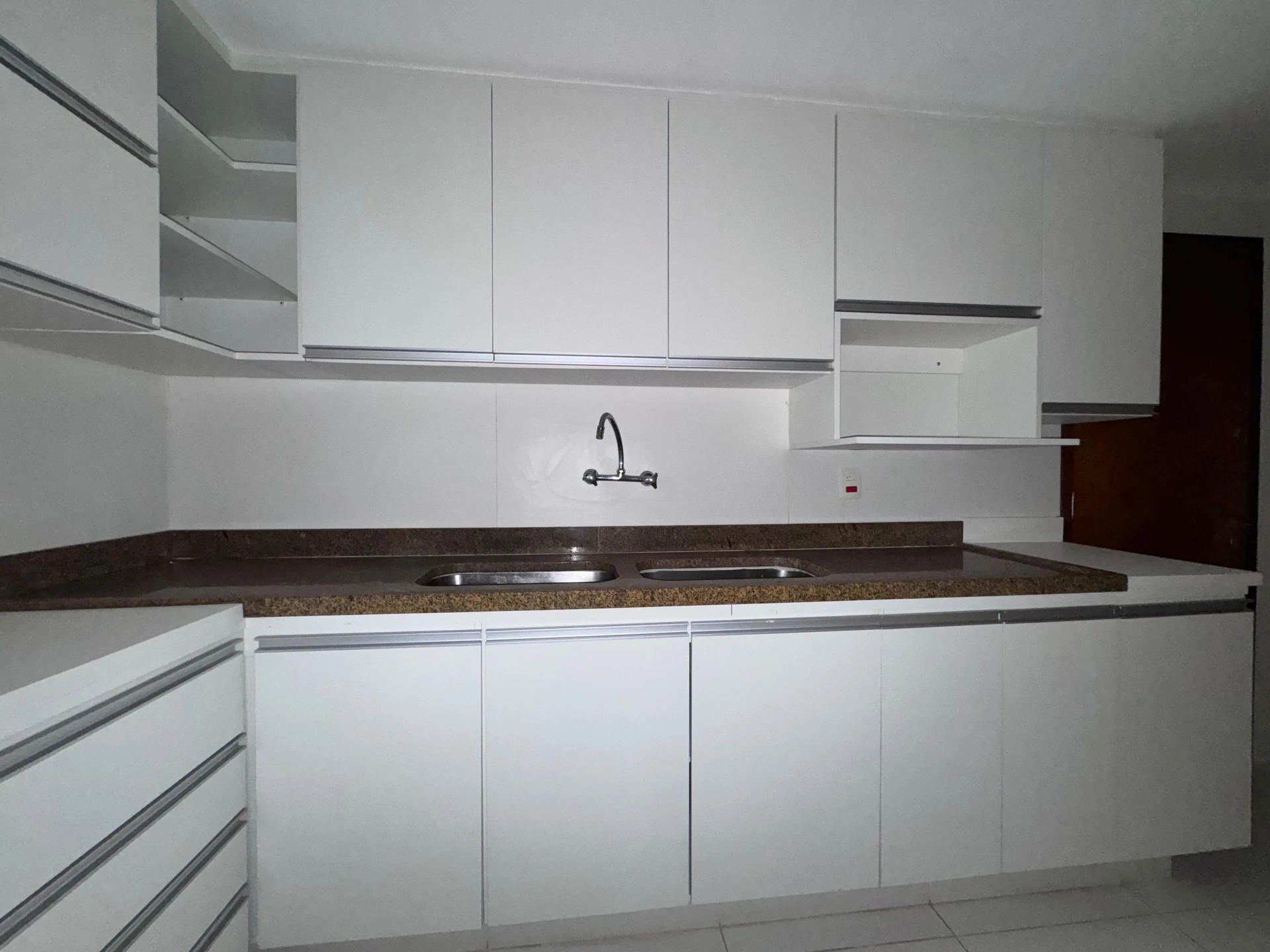Apartamento de 3 quartos com varanda de vidro — photo 15