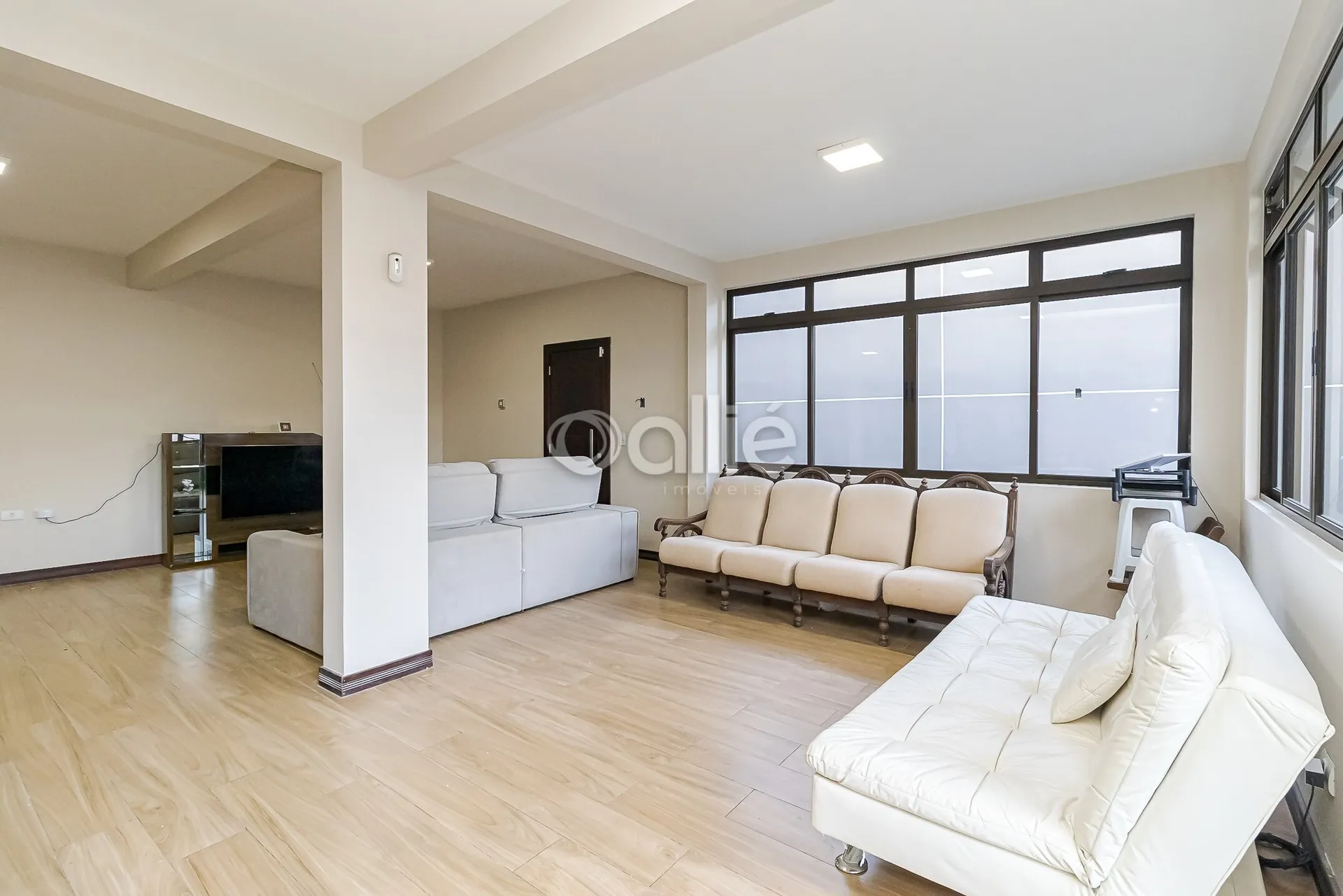 Casa de 4 dormitorios, 5 baños y 510 m² — photo 2
