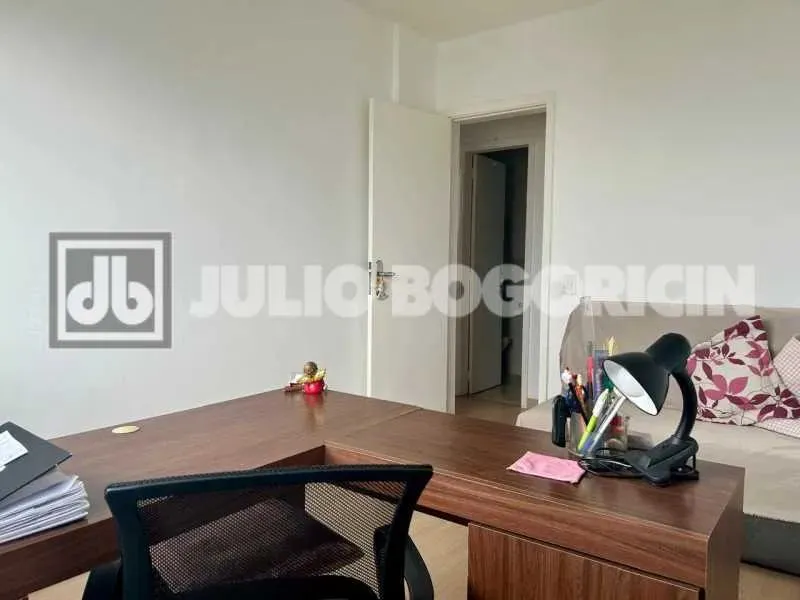 3-bedroom, 3-bath apartment with 2 parking spaces — photo 6