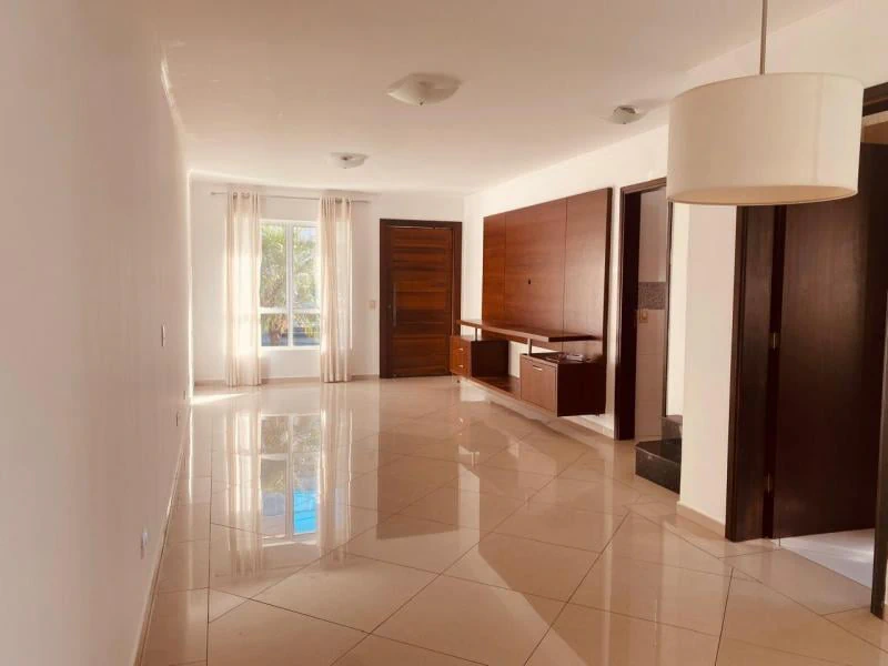 Condo townhouse with an office and 4 bedrooms