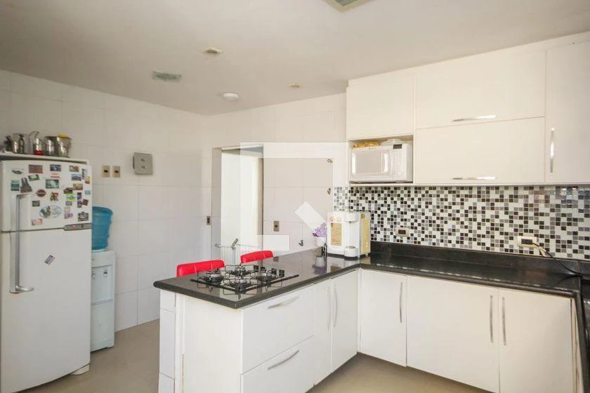 Furnished apartment, 230 m², with a walk-in closet — photo 48