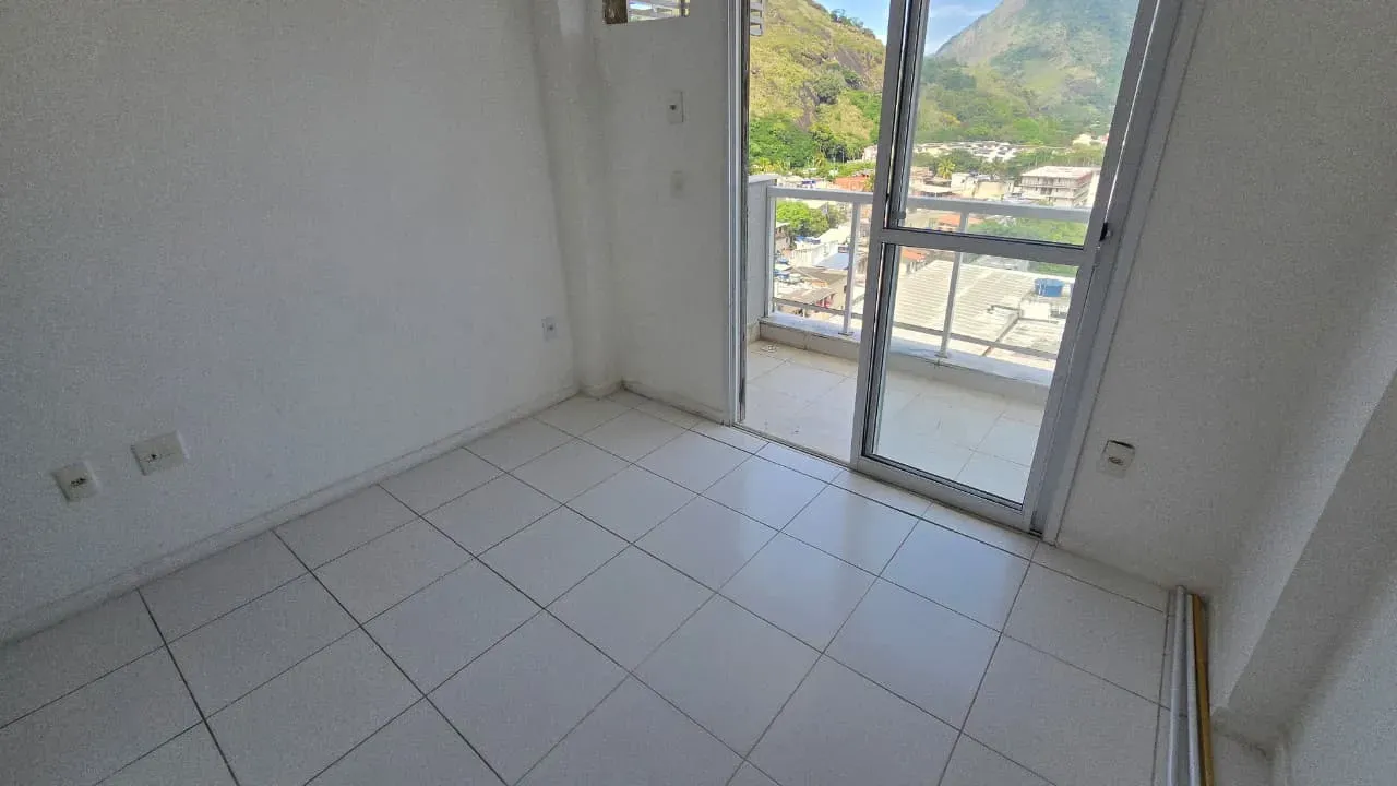 2-bedroom apartment in a building with a gym — photo 8
