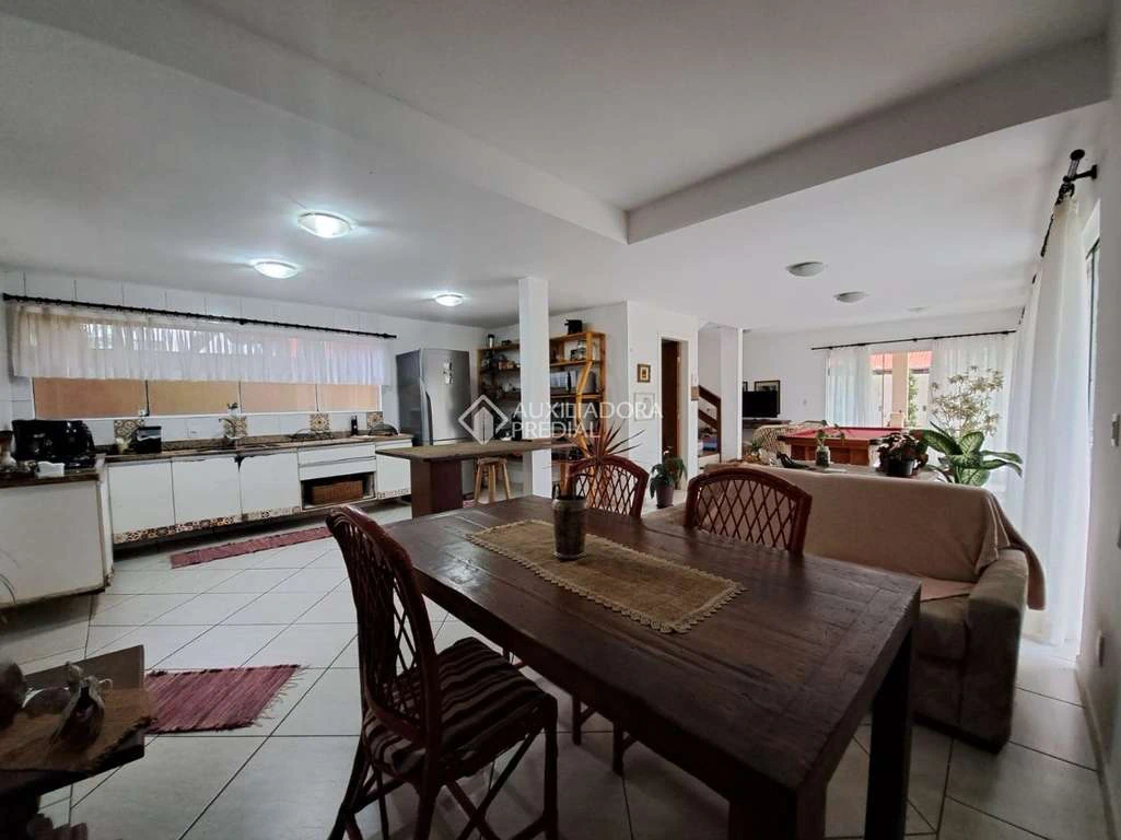 Casa com cozinha aberta e 272 m² — photo 3