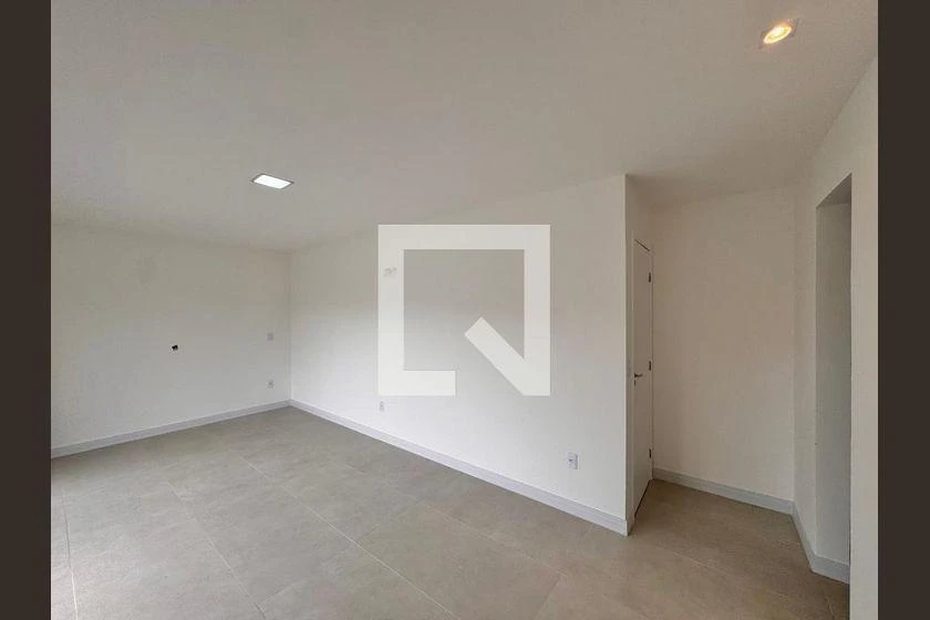 Rental house with 4 bedrooms and 222 m², balcony — photo 42