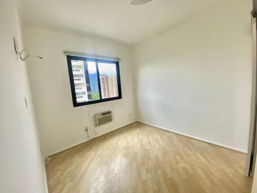 Apartment on the 13th floor with a bathtub — photo 7