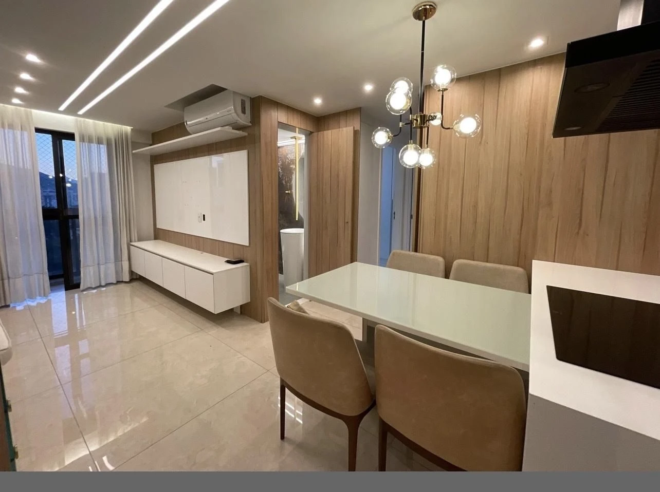 Floor-to-ceiling windows in a 3-bedroom apartment, 140 m²