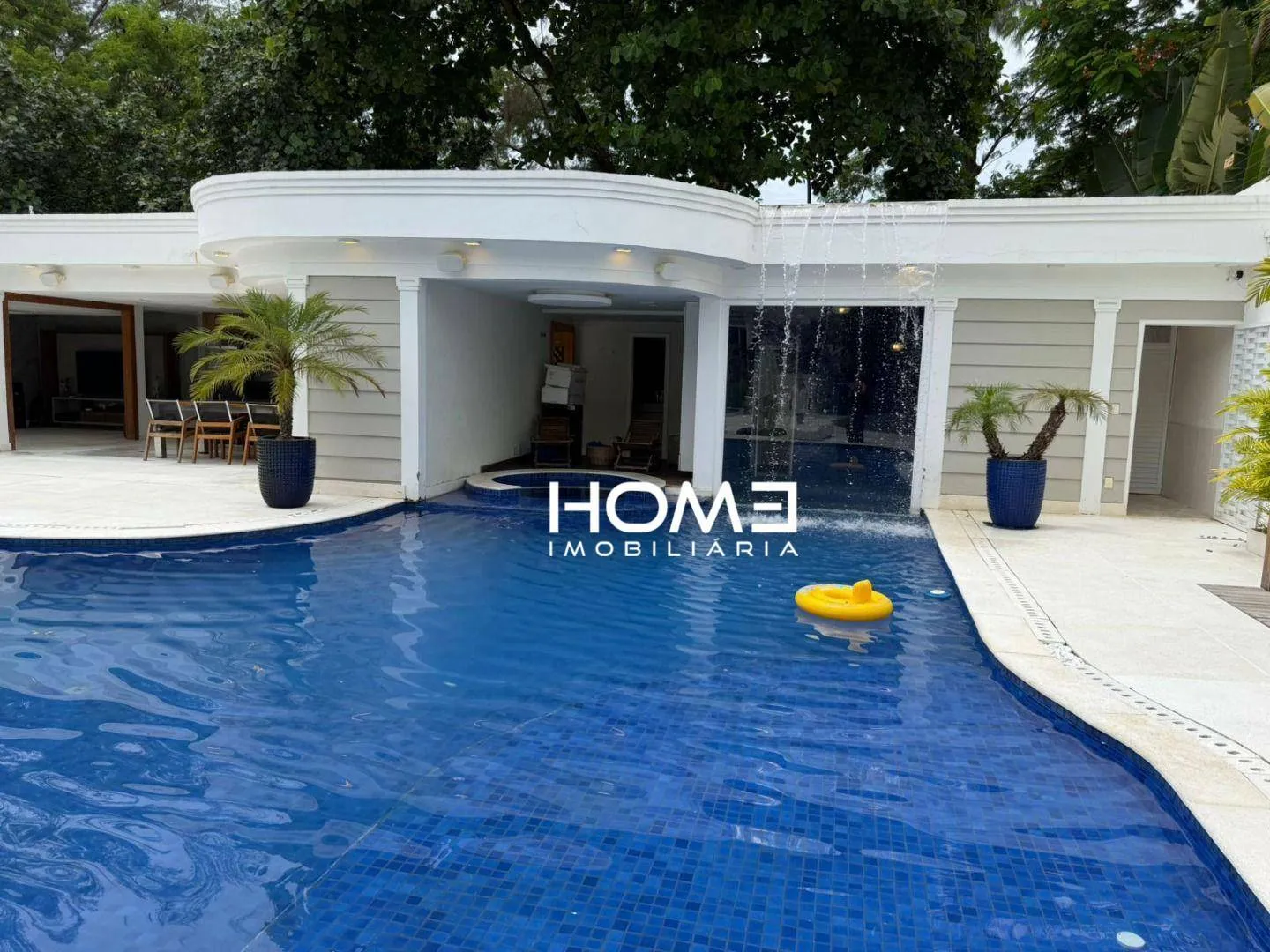 Furnished house with 6 en-suite bedrooms and barbecue — photo 42