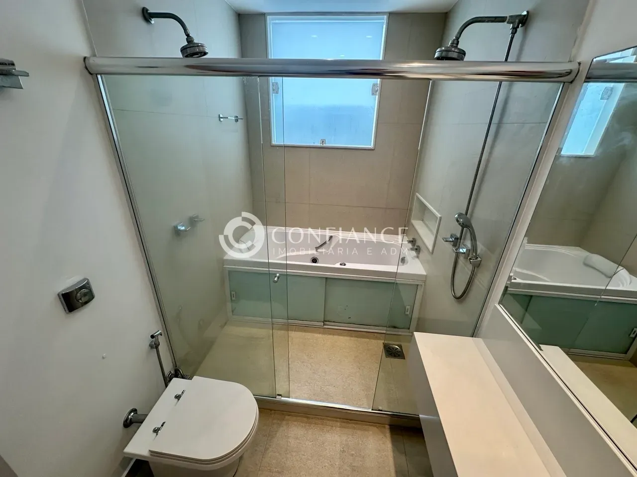 Квартира з 4 спальнями та дерев'яною підлогою або ламінатом — photo 28