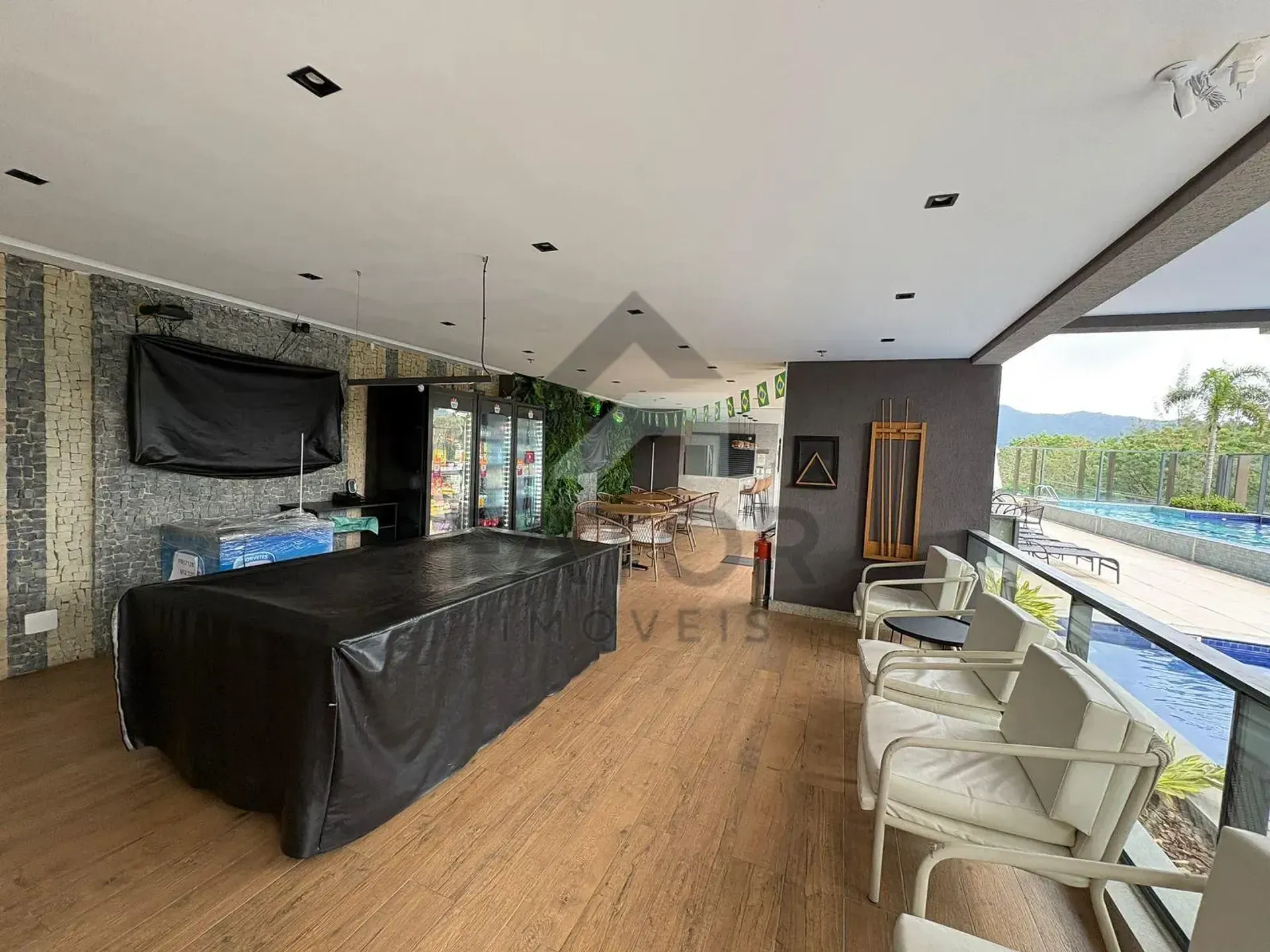 Apartamento com 3 quartos e varanda fechada de vidro — photo 28