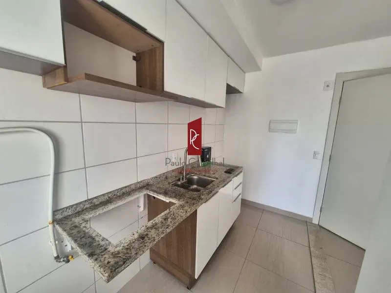 Apartamento sem mobília com 2 quartos e cozinha a gás