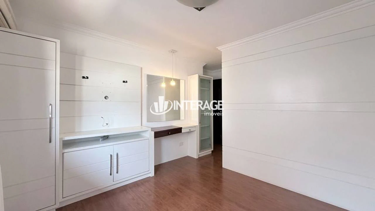 3-bedroom house with a bathtub — photo 10