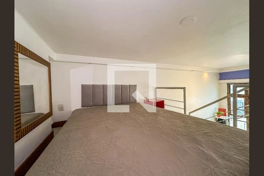 Furnished studio, 30 m², with floor-to-ceiling windows — photo 2