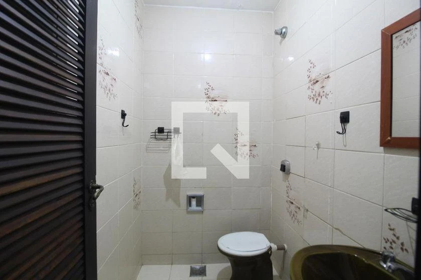265 m² house with a home office and a bathtub — photo 41