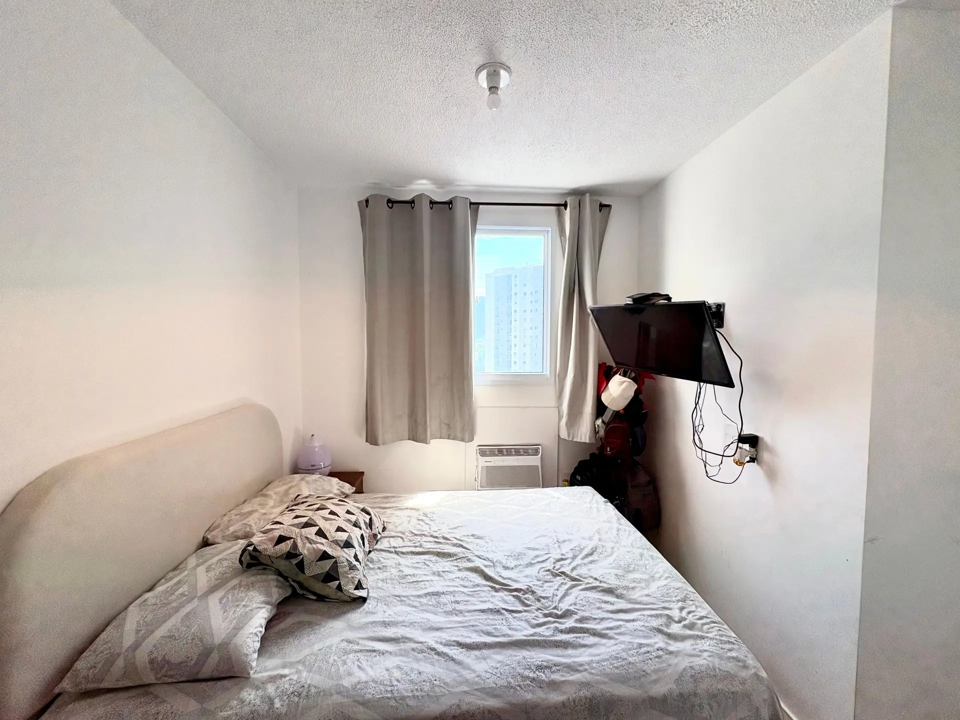 2-bedroom apartment in a building with a gym — photo 5