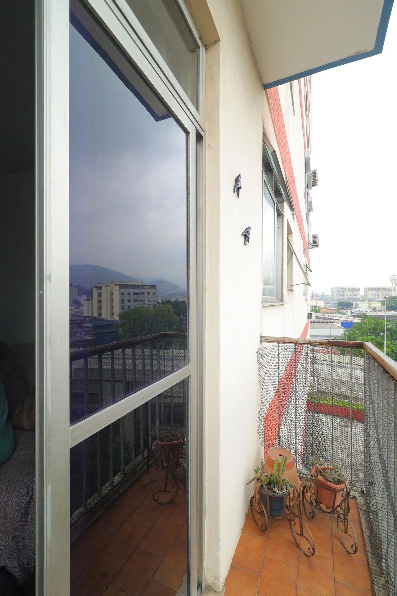 Furnished 3-bedroom apartment with balcony — photo 47