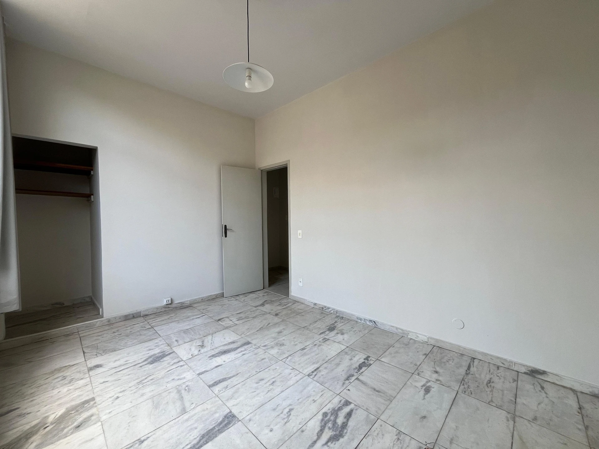Bathtub in a 2-bedroom apartment, 170 m² — photo 6
