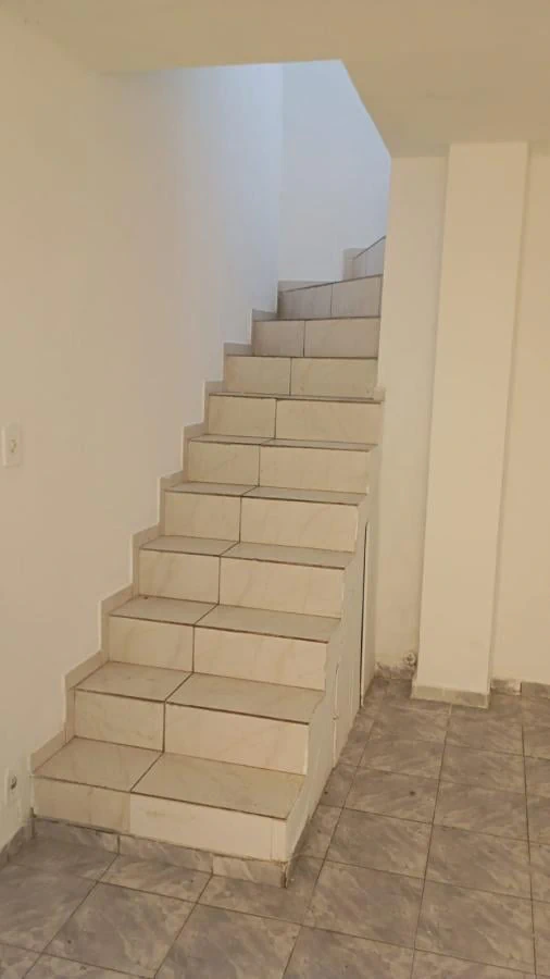 Casa com 2 quartos e tanque na área de serviço — photo 3