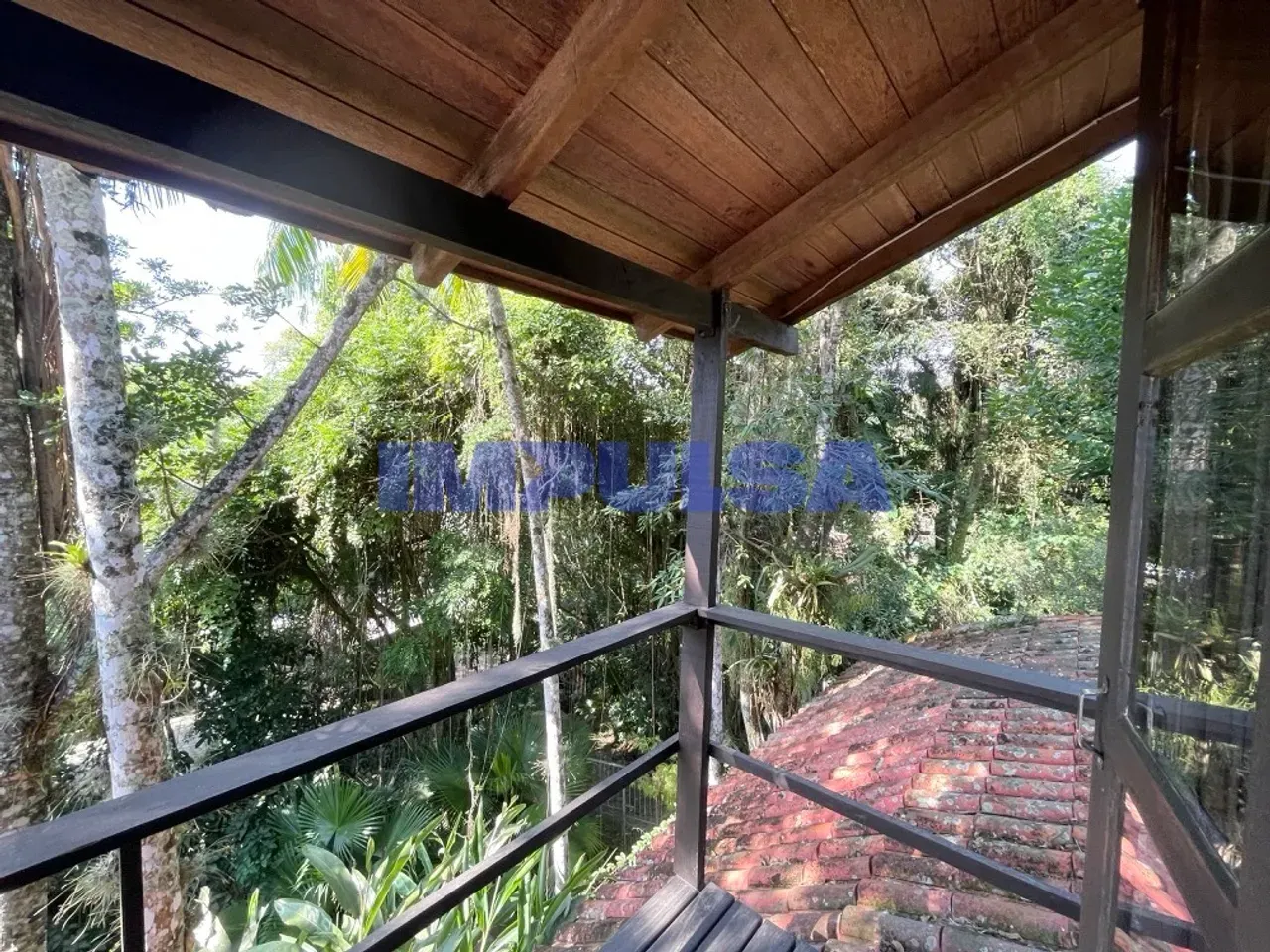 3-bedroom house with a fireplace in Florianópolis — photo 15