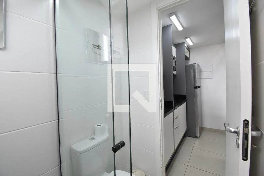 One-bedroom apartment in a building with a gym — photo 12