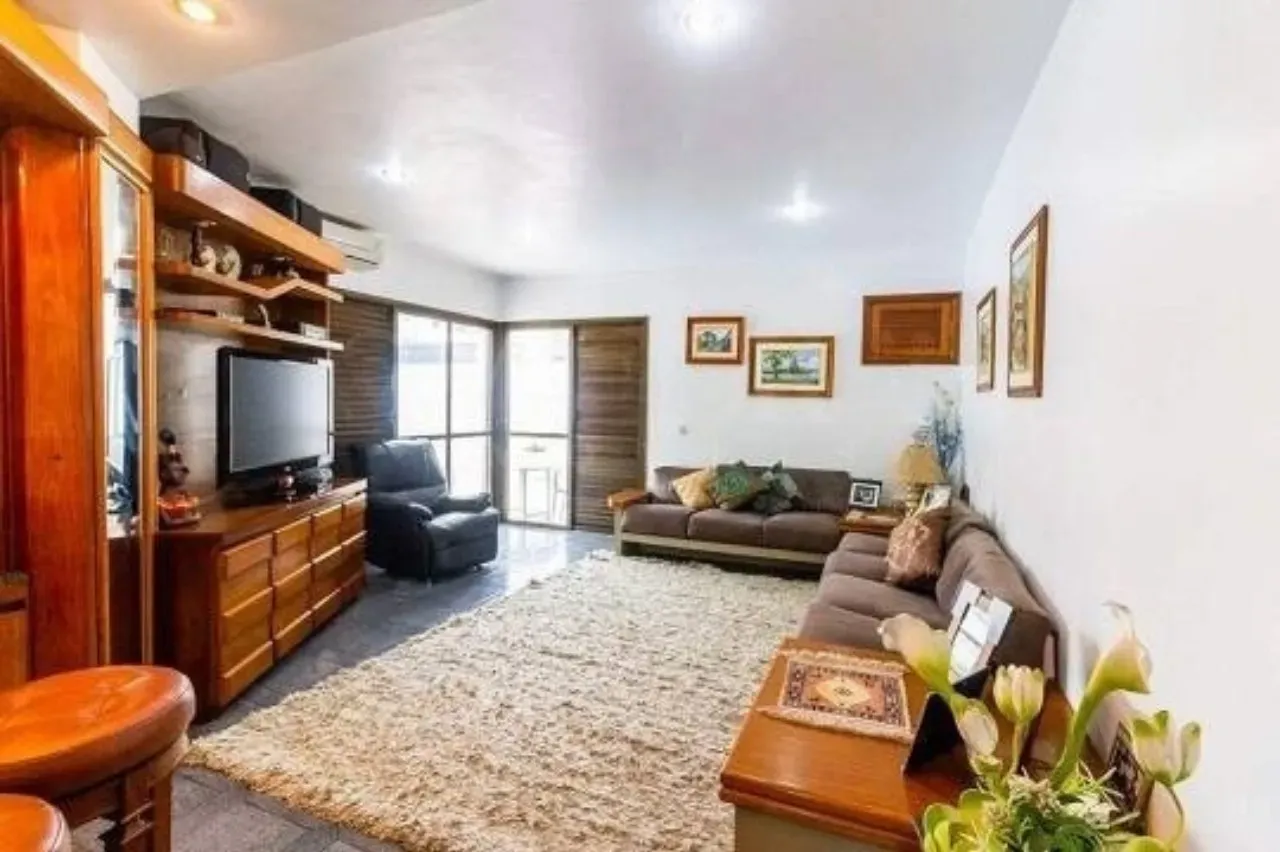 House with 4 bedrooms and 538 m² with laundry washing