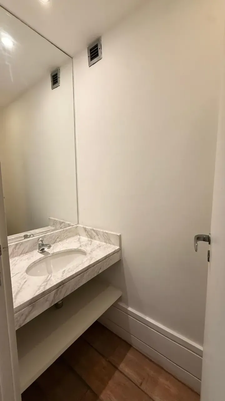 Apartment with 3 suites and a closed kitchen — photo 19