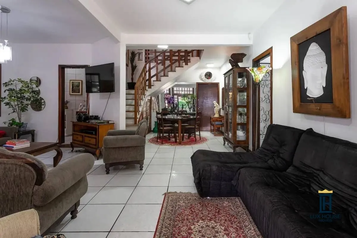 Furnished house with 5 en-suite bedrooms