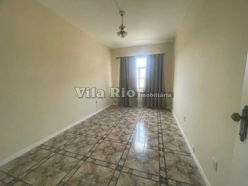Apartamento sem mobília com 3 quartos e banheiro com box de vidro — photo 11