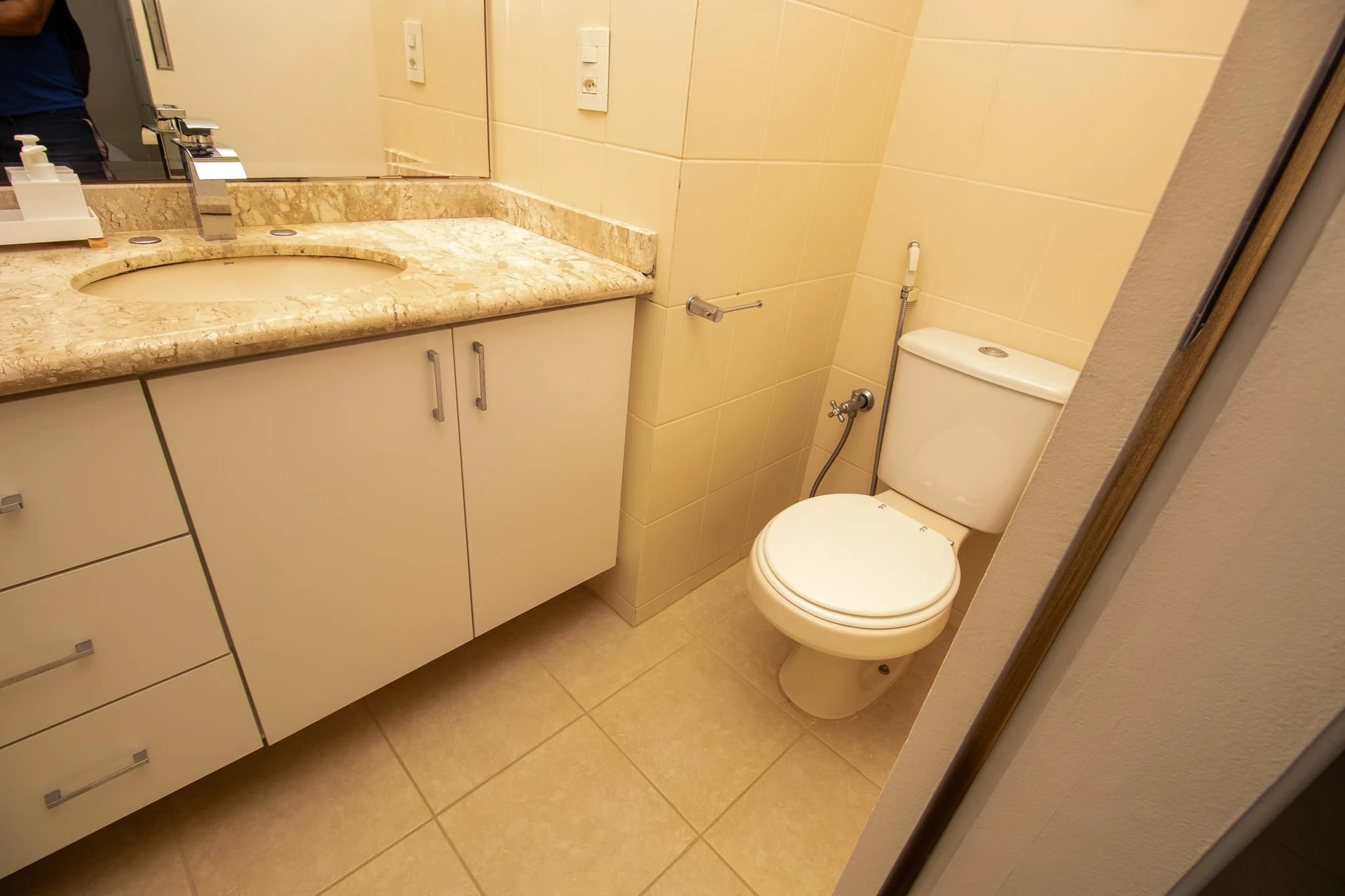 3-bedroom apartment with a glass-enclosed balcony — photo 36
