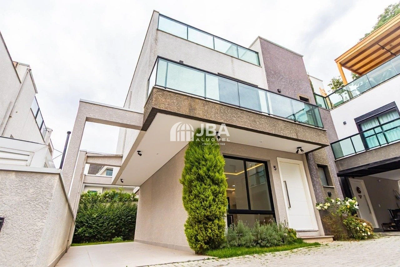 Floor-to-ceiling windows in a 2-bedroom house, 143 m²