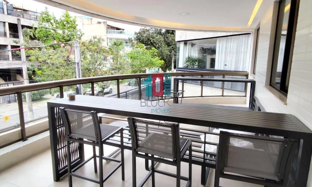 Furnished apartment, 110 m², with floor-to-ceiling windows — photo 13