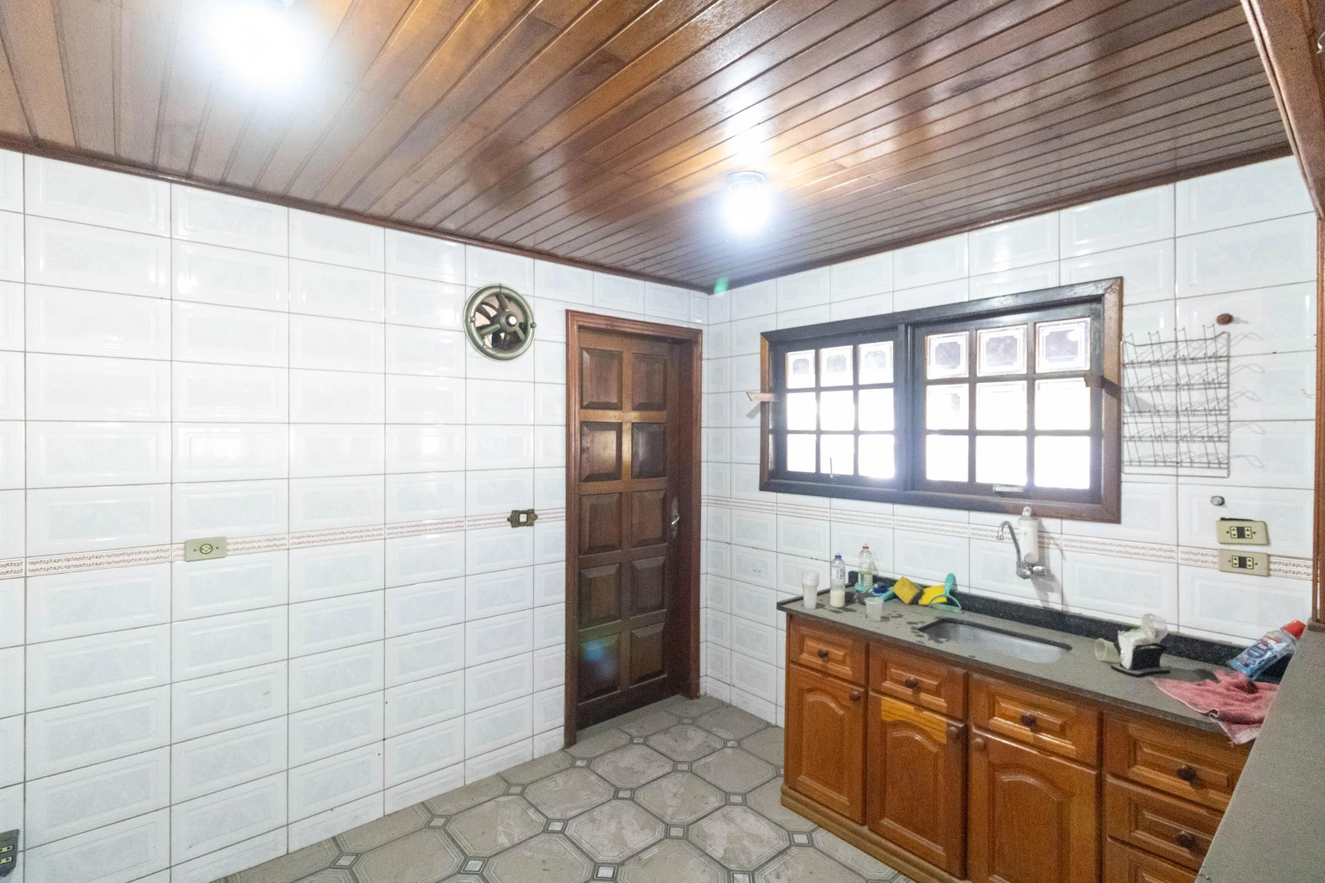 House with 2 bedrooms and a balcony — photo 18