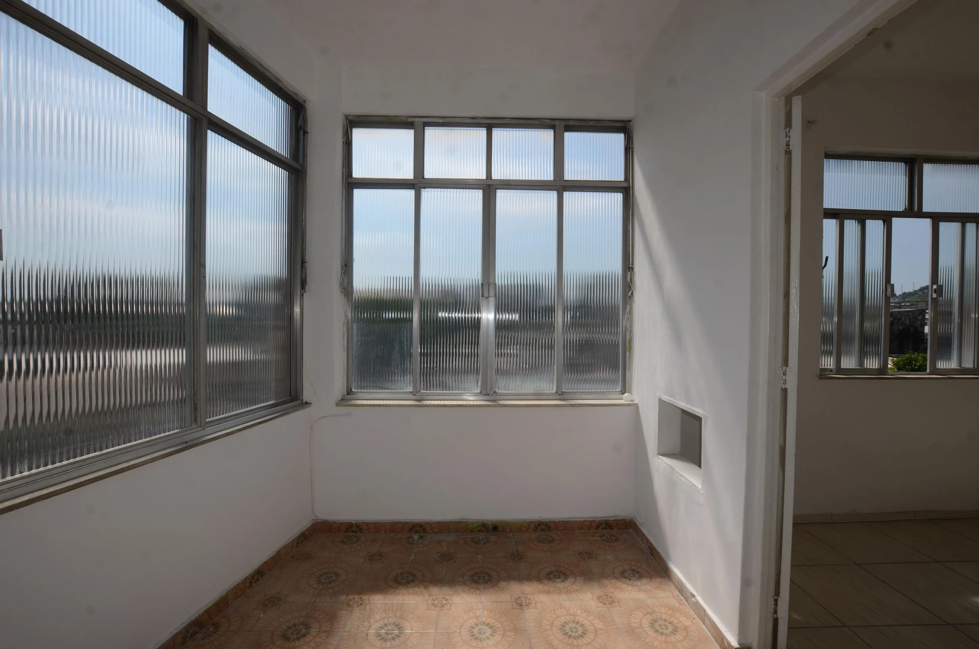 Unfurnished rental apartment with 2 bedrooms — photo 39