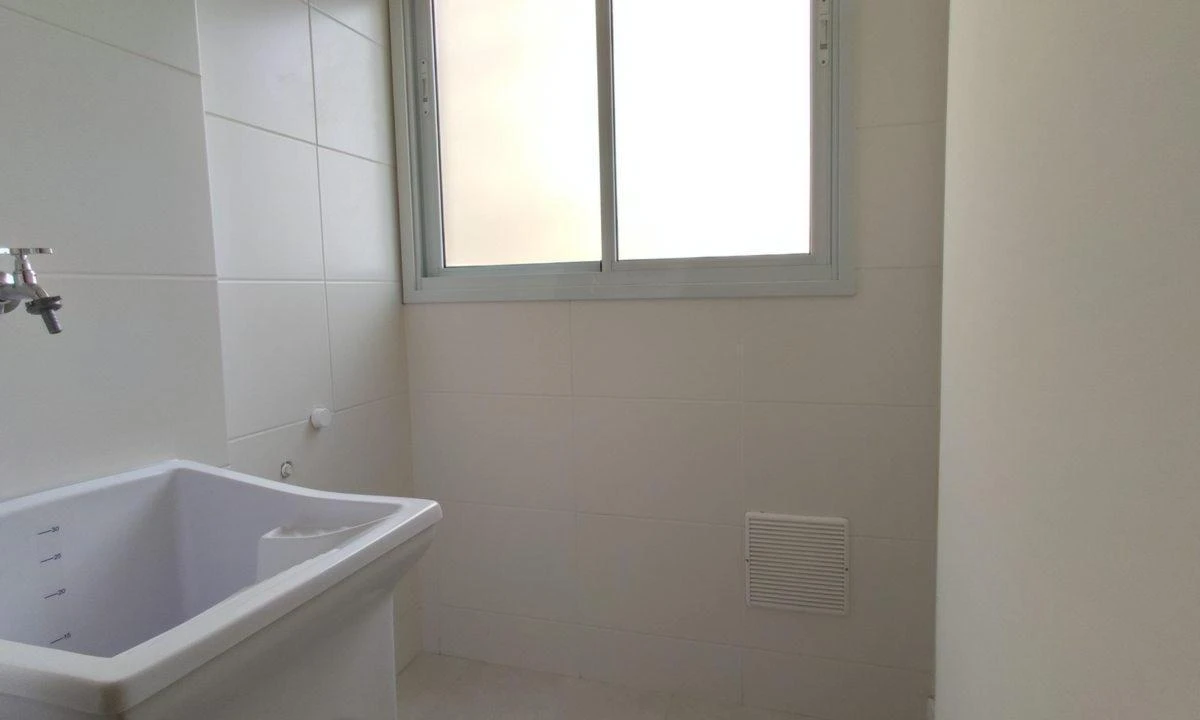 2-bedroom apartment with a mountain view — photo 32