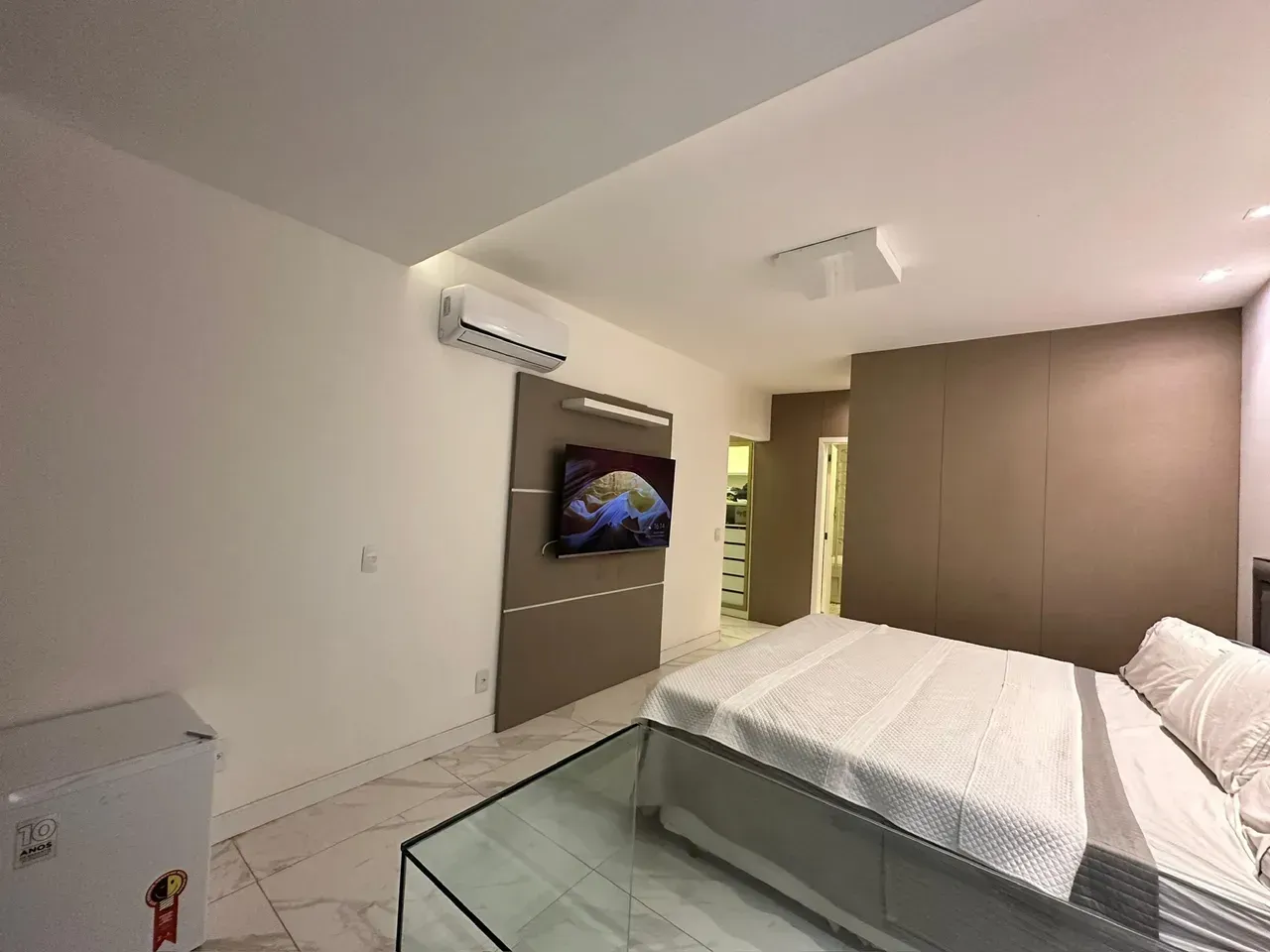 Furnished 250 m² apartment with 4 bedrooms and 5 bathrooms — photo 7