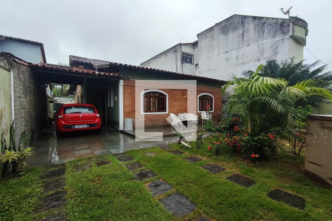 House with 3 bedrooms and a private backyard — photo 54