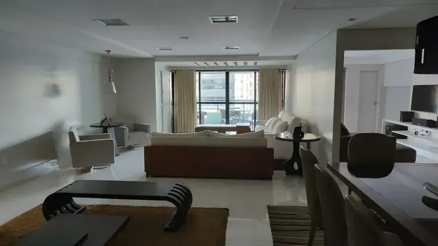 Furnished 276 m² apartment with 3 en-suite bedrooms