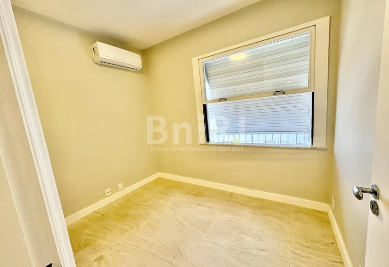 Furnished apartment, 121 m², with a glass-enclosed balcony — photo 5