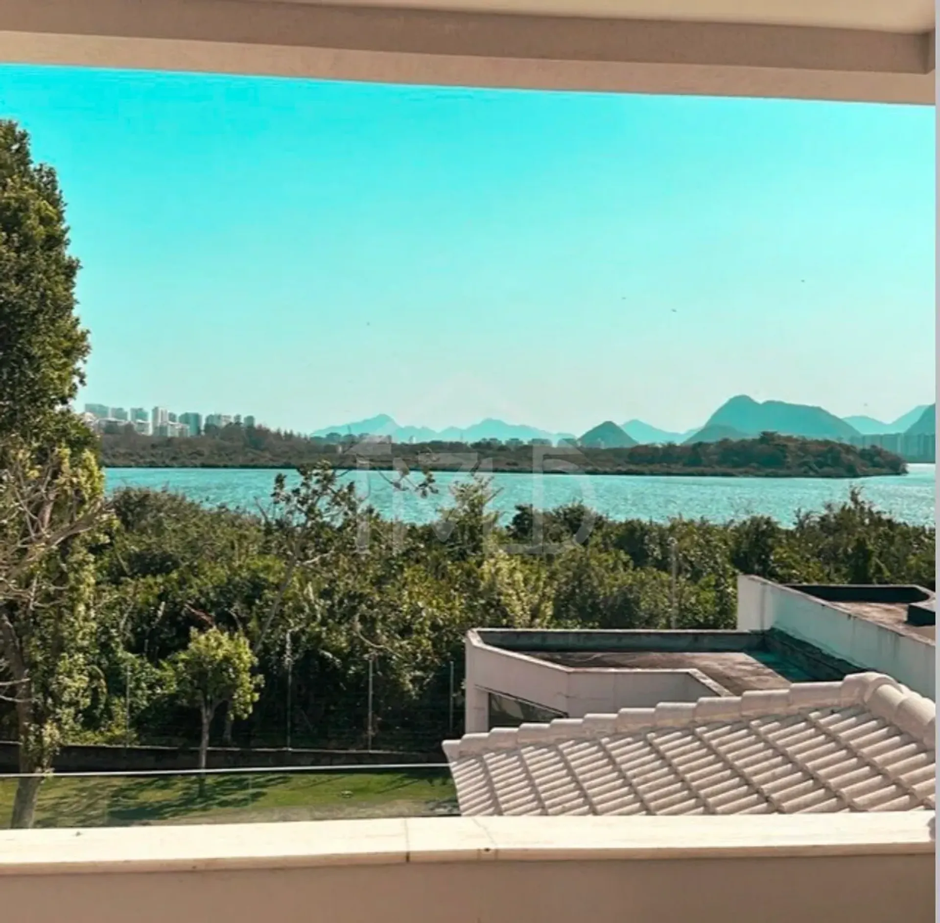 House with 4 suites, open-plan kitchen, 650 m² — photo 48