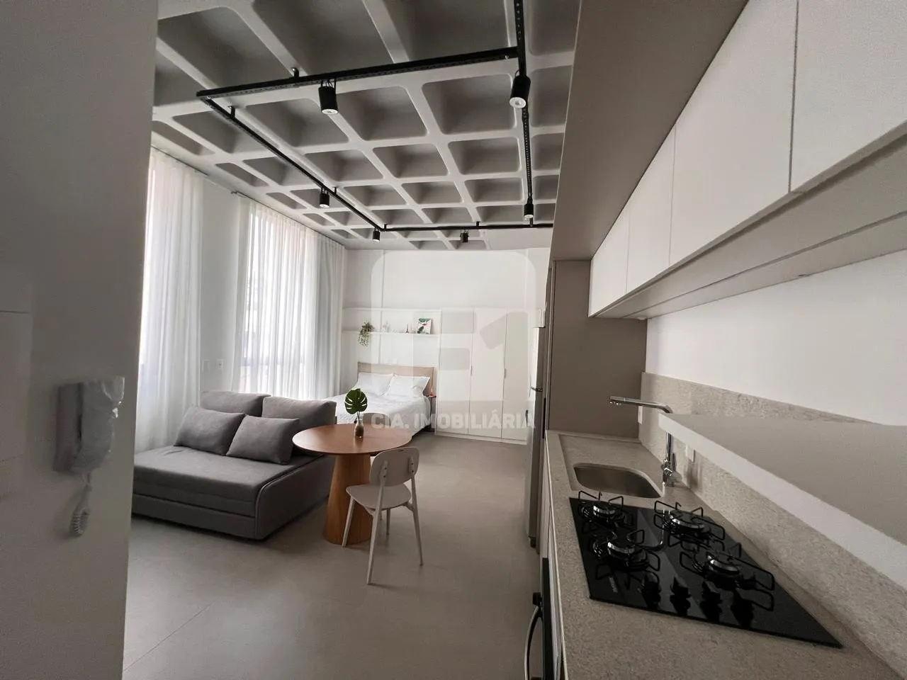 Furnished 46 m² studio with 1 parking space — photo 2