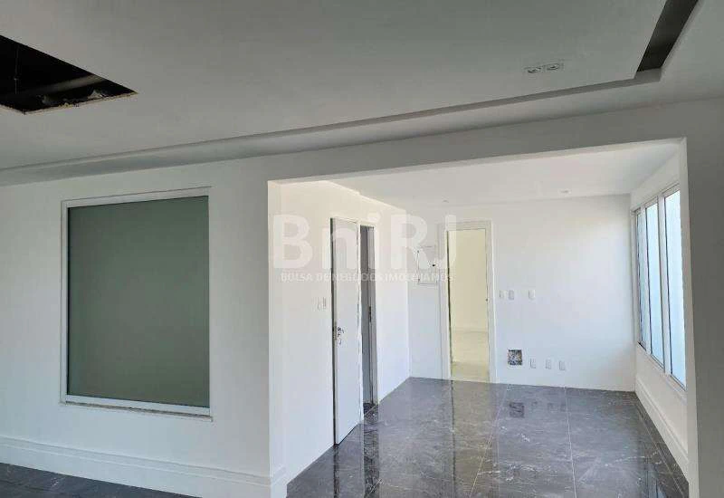 House with 6 bedrooms and 500 m² with 2 parking spaces — photo 20