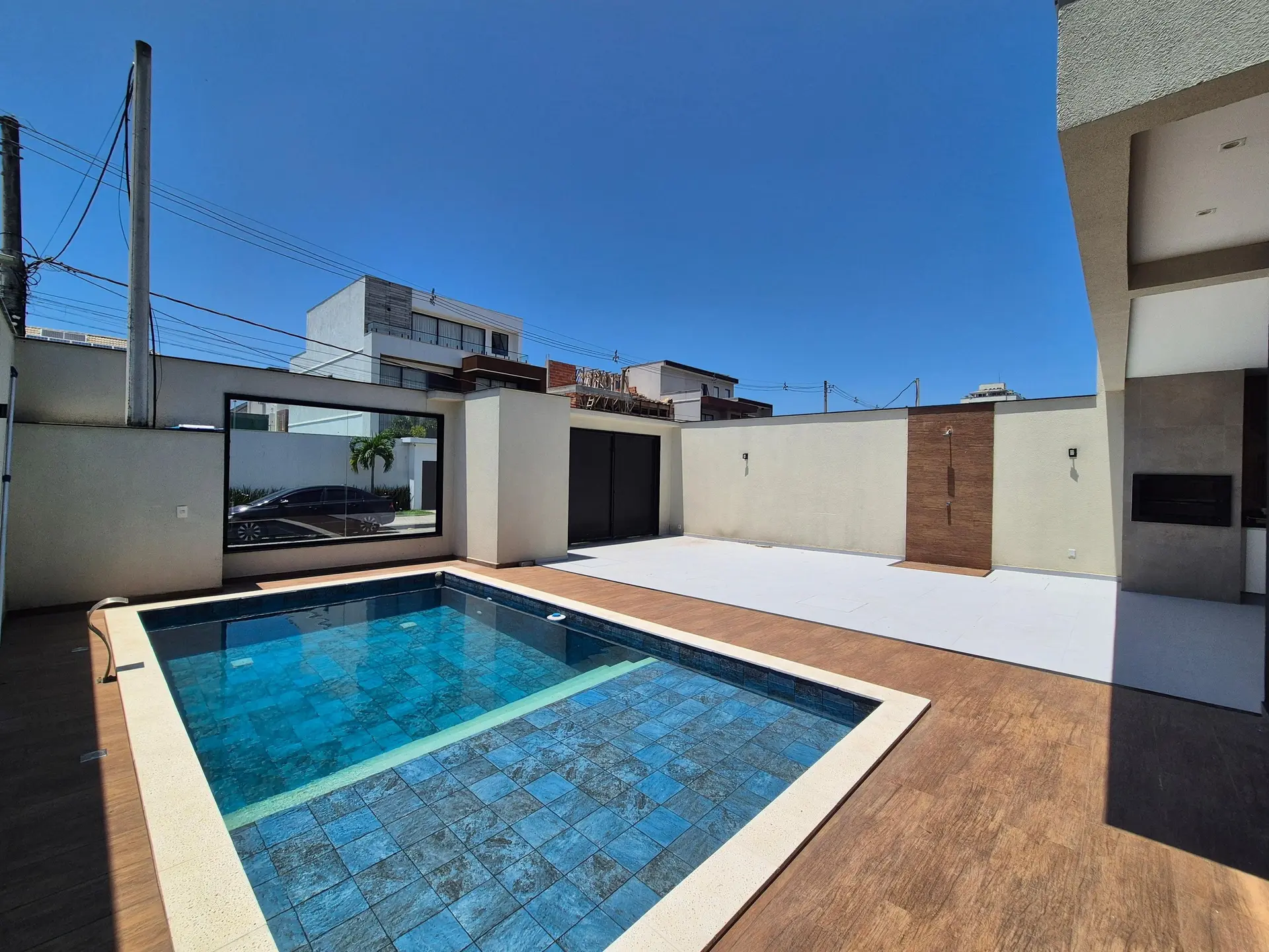 4-bedroom house with a glass-enclosed balcony — photo 46