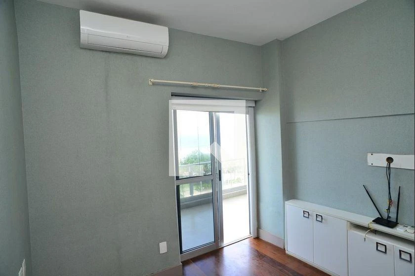 3-bedroom apartment with a walk-in closet — photo 17
