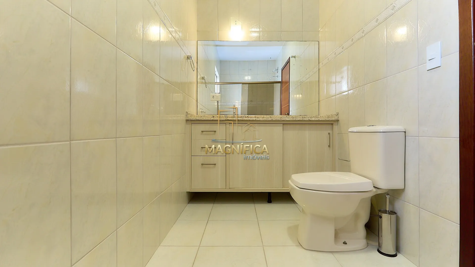 House with 3 bedrooms and 3 bathrooms, no parking — photo 28