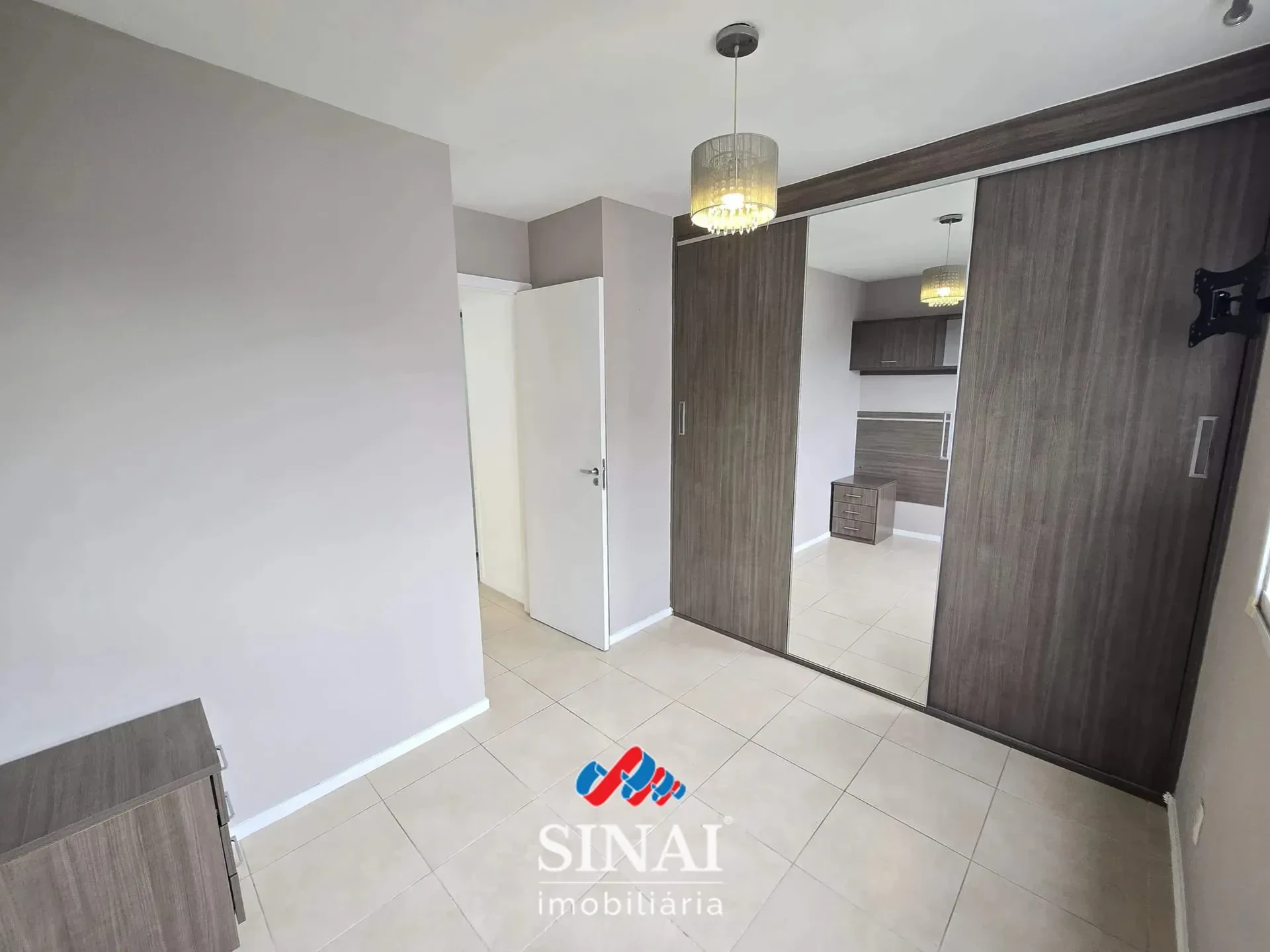 Apartamento de 2 quartos em condomínio com piscina — photo 23