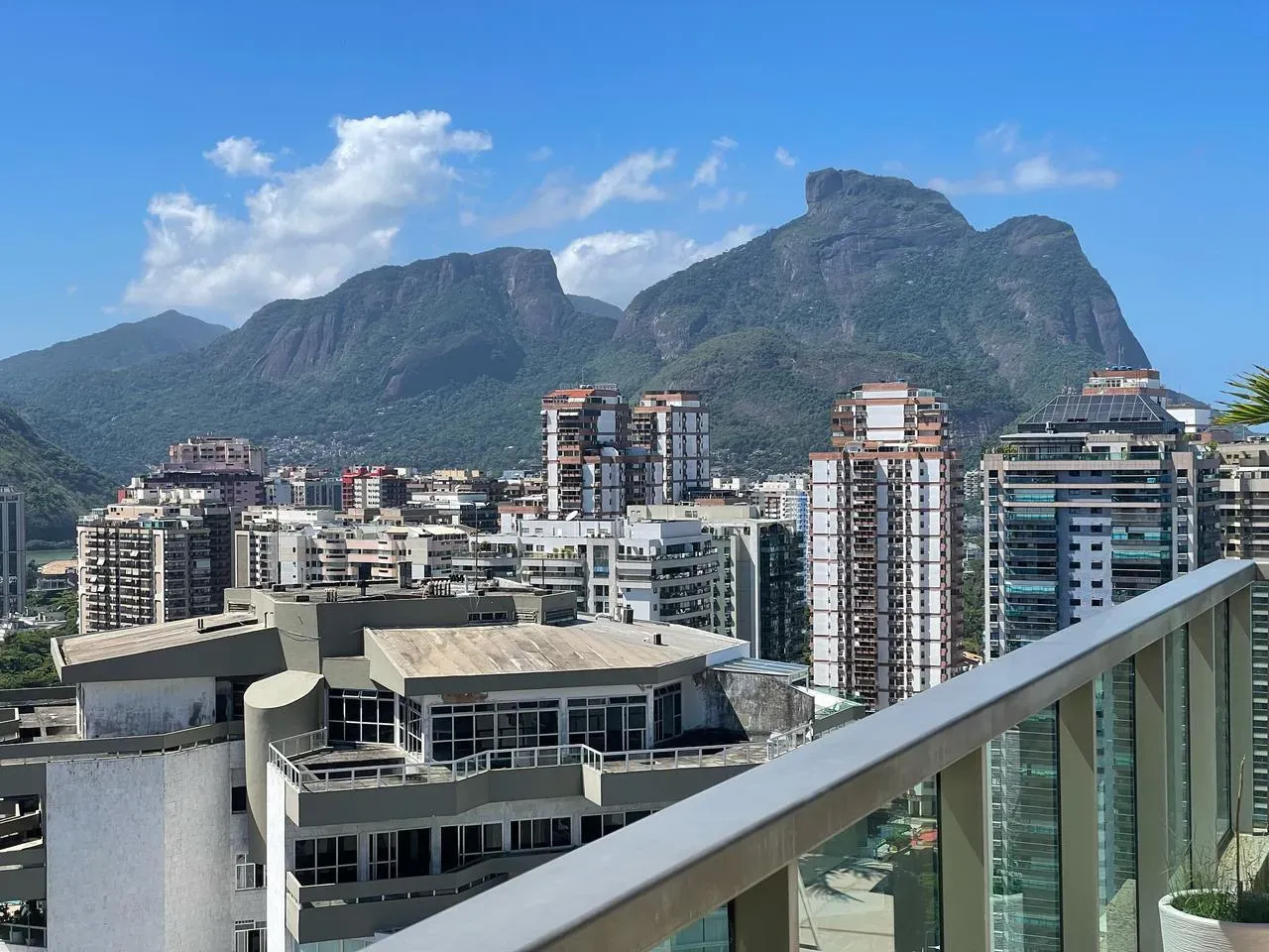 Furnished 350 m² apartment with 3 bedrooms and 6 baths — photo 4