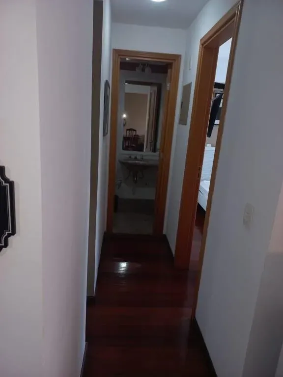 Furnished 1-bedroom apartment with glassed-in balcony — photo 28
