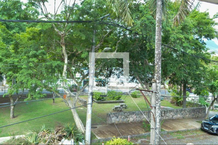 4-bedroom house with a park view — photo 16
