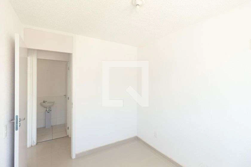 Minimal-style 2-bedroom apartment with ceramic floors — photo 7